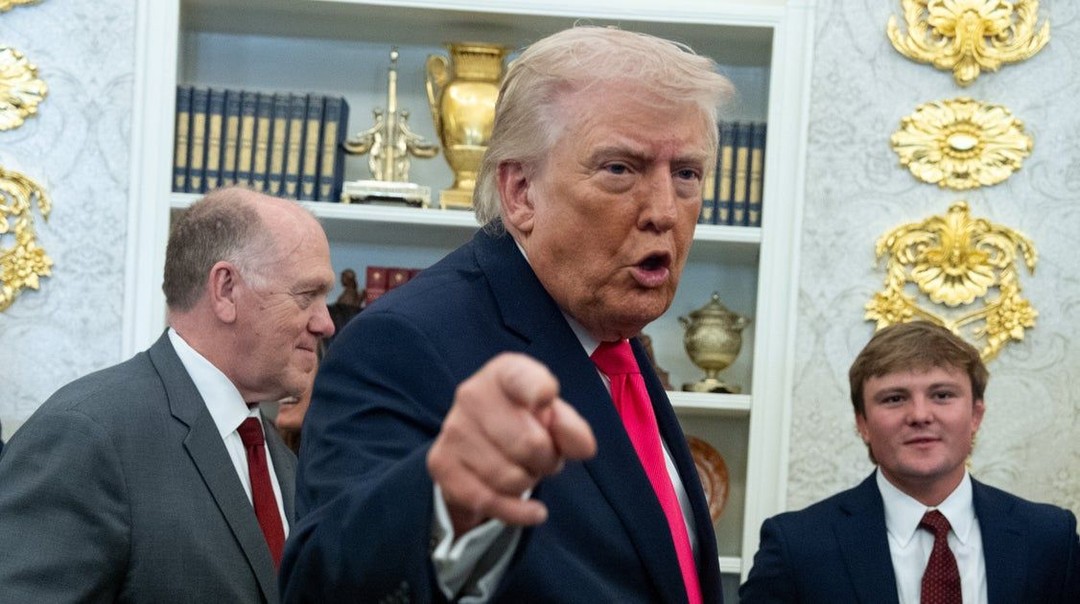 Trump Mysteriously Boasts That Iran Gave Him A ‘Very Big Present’…