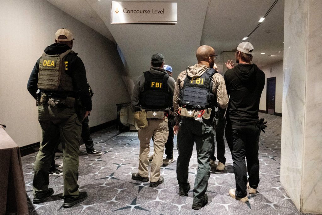 WATCH: Correspondents’ dinner shooting suspect seen running through security in…
