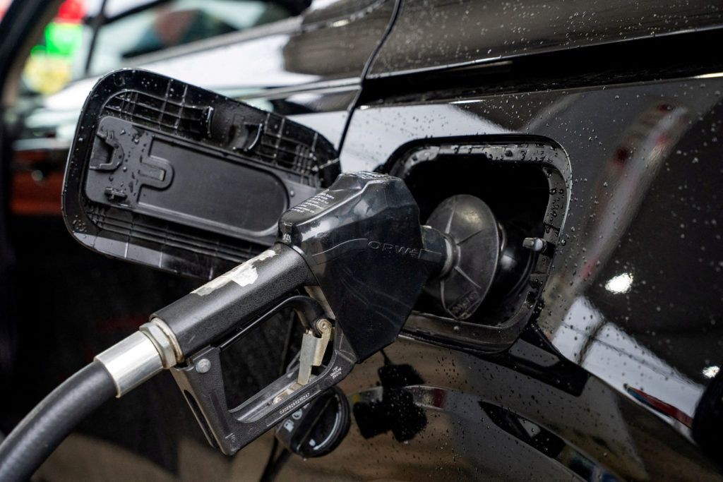 U.S. gas prices just fell below $4 for 1st time since March. They’re still 25%…