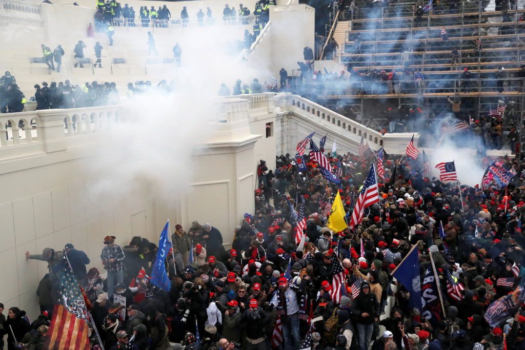 Judge tosses remnants of Proud Boys seditious conspiracy case after Trump’s…
